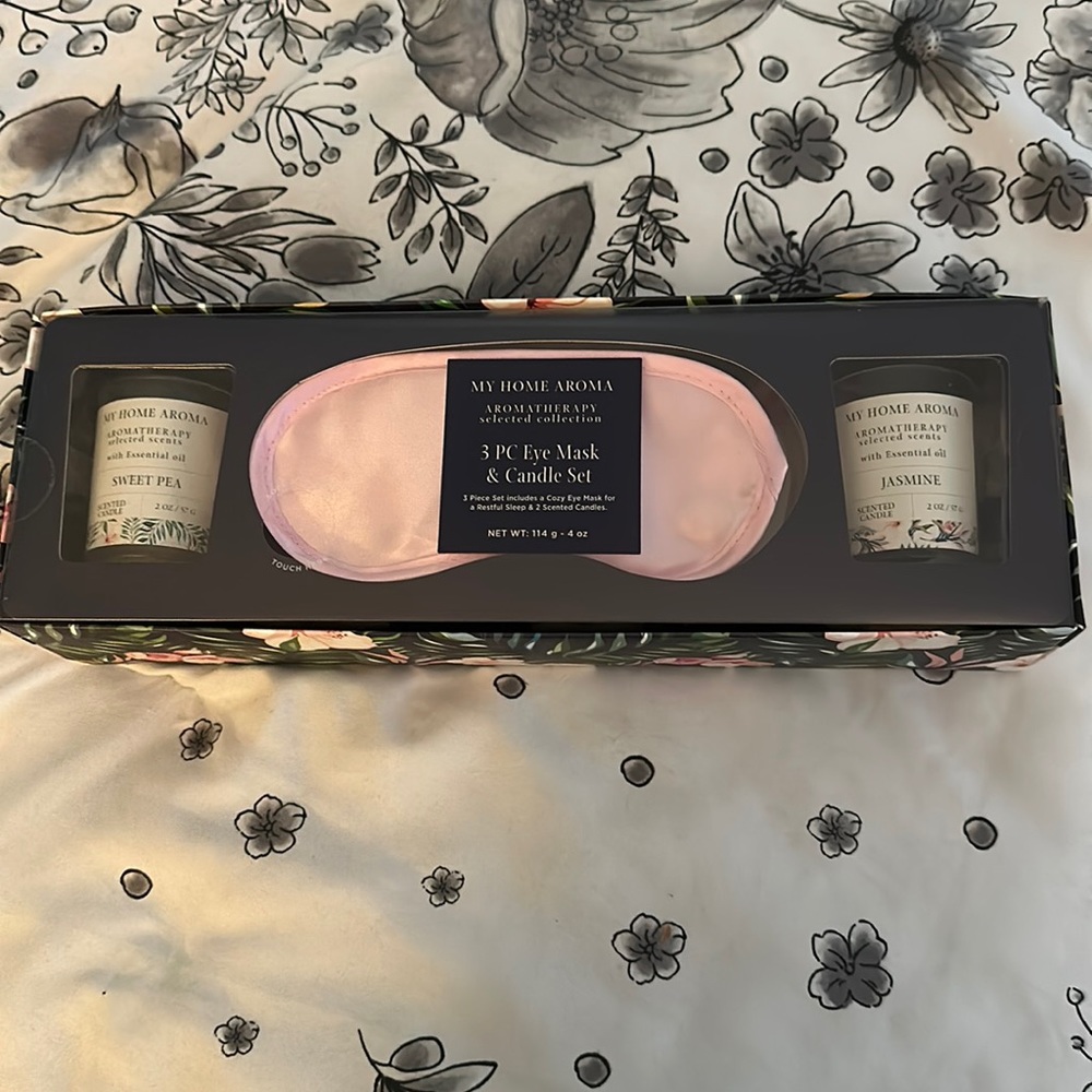 Relaxing eye mask and 2 candles